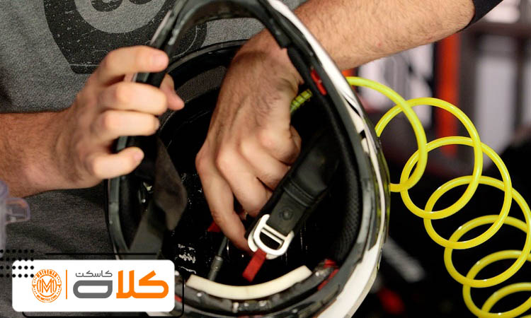 داخل کلاه کاسکت را چگونه بشوییم؟ تمیز کردن آستر و پدهای گونه بدون آسیب به فوم 4 اشتباهات رایج هنگام شستن داخل کلاه کاسکت